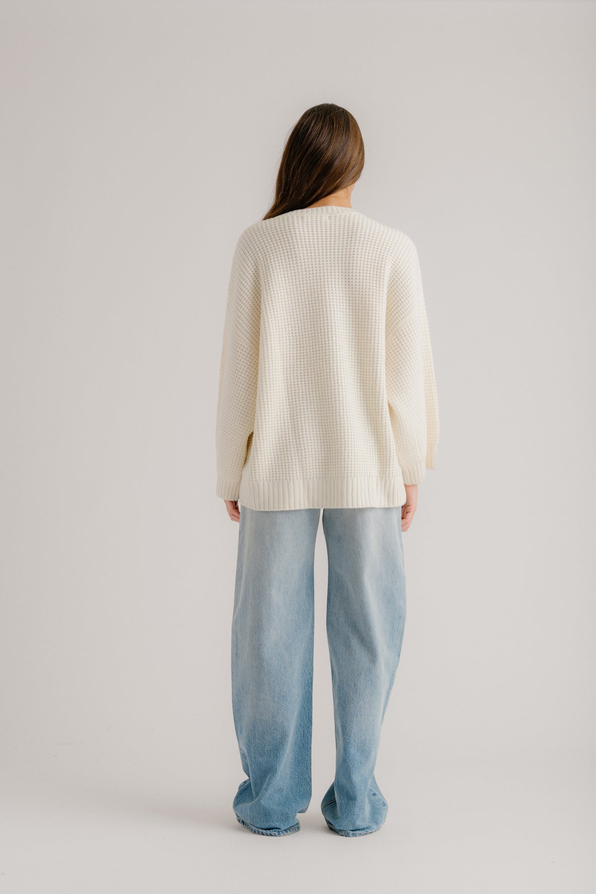 LINDEN SLOUCHY V-NECK RIBBED CASHMERE SWEATER | GARDENIA
